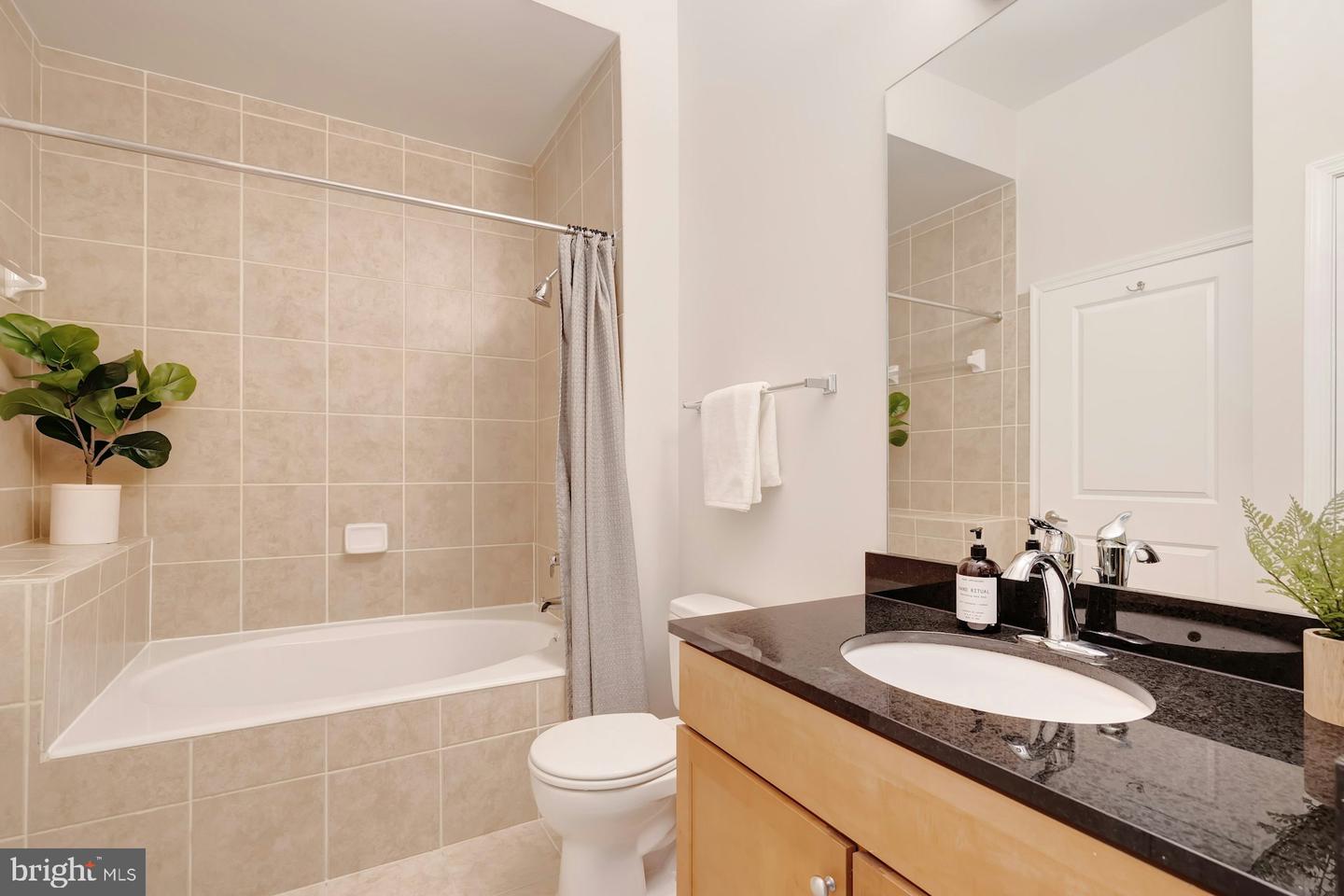 309 HOLLAND LN #126, ALEXANDRIA, Virginia 22314, 2 Bedrooms Bedrooms, ,2 BathroomsBathrooms,Residential,For sale,309 HOLLAND LN #126,VAAX2051008 MLS # VAAX2051008