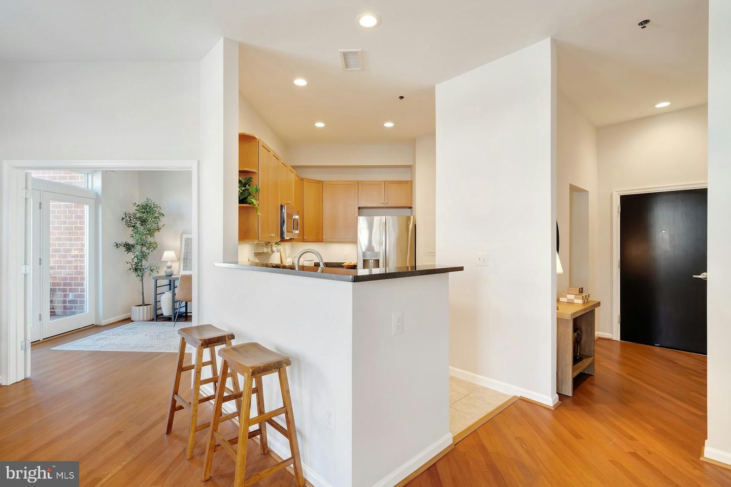 309 HOLLAND LN #126, ALEXANDRIA, Virginia 22314, 2 Bedrooms Bedrooms, ,2 BathroomsBathrooms,Residential,For sale,309 HOLLAND LN #126,VAAX2051008 MLS # VAAX2051008