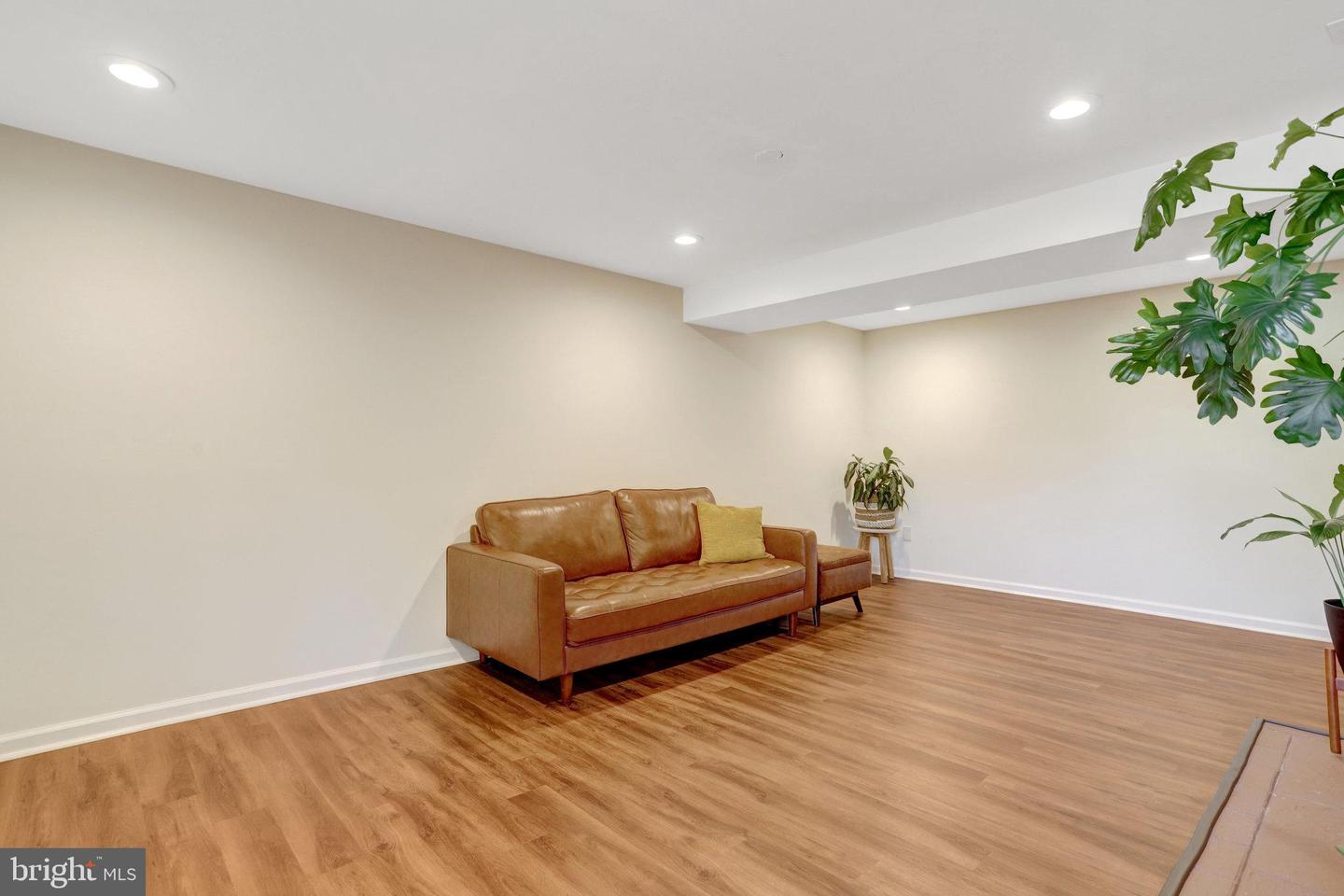 7836 ANSON CT, SPRINGFIELD, Virginia 22152, 6 Bedrooms Bedrooms, ,3 BathroomsBathrooms,Residential,For sale,7836 ANSON CT,VAFX2275220 MLS # VAFX2275220