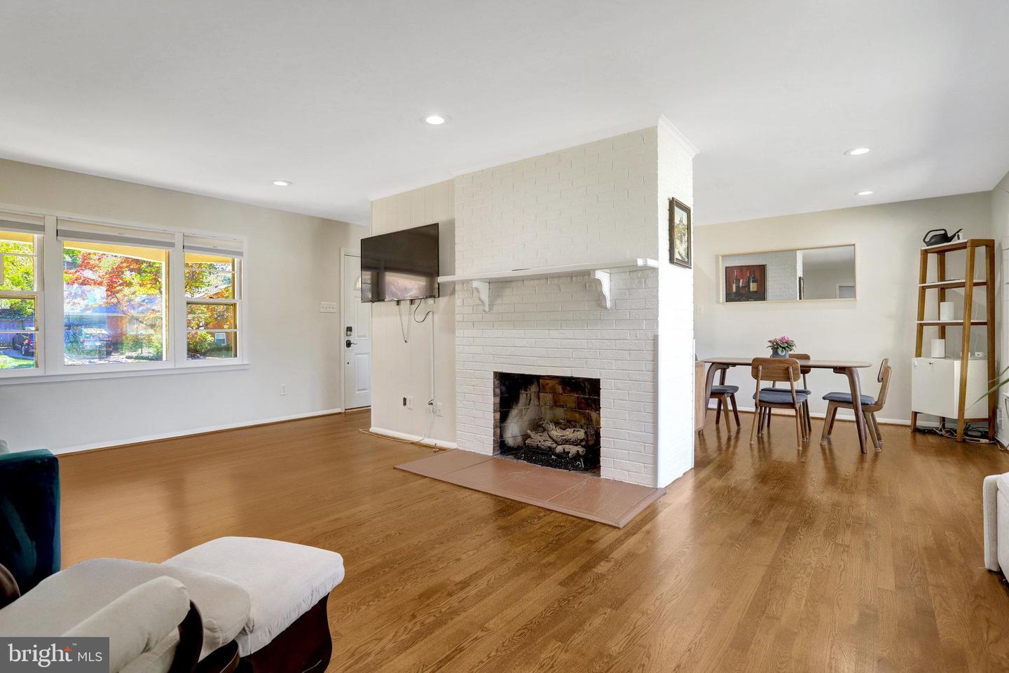 7836 ANSON CT, SPRINGFIELD, Virginia 22152, 6 Bedrooms Bedrooms, ,3 BathroomsBathrooms,Residential,For sale,7836 ANSON CT,VAFX2275220 MLS # VAFX2275220