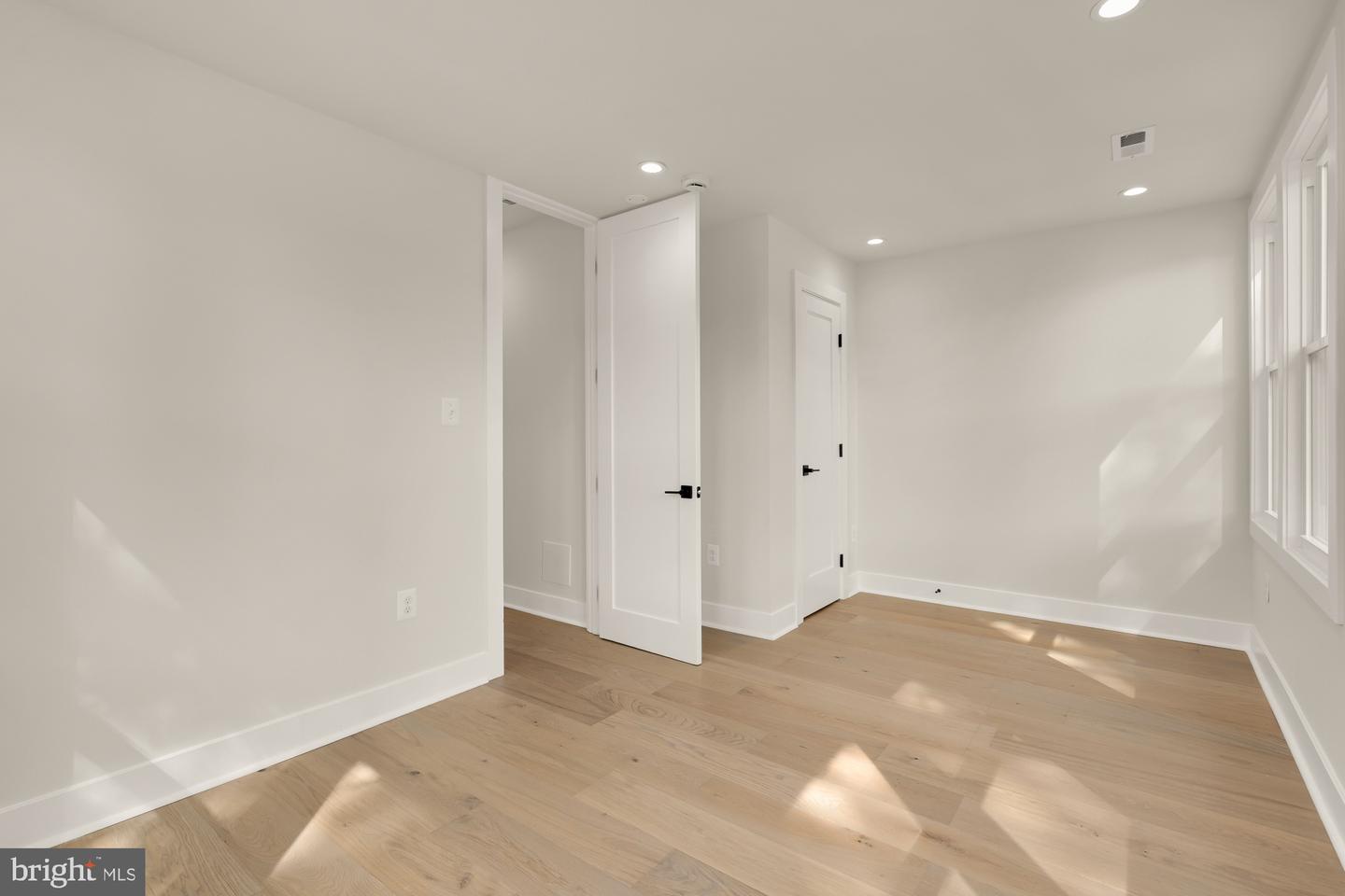 5331 42ND ST NW, WASHINGTON, District Of Columbia 20015, 4 Bedrooms Bedrooms, ,3 BathroomsBathrooms,Residential,For sale,5331 42ND ST NW,DCDC2227728 MLS # DCDC2227728