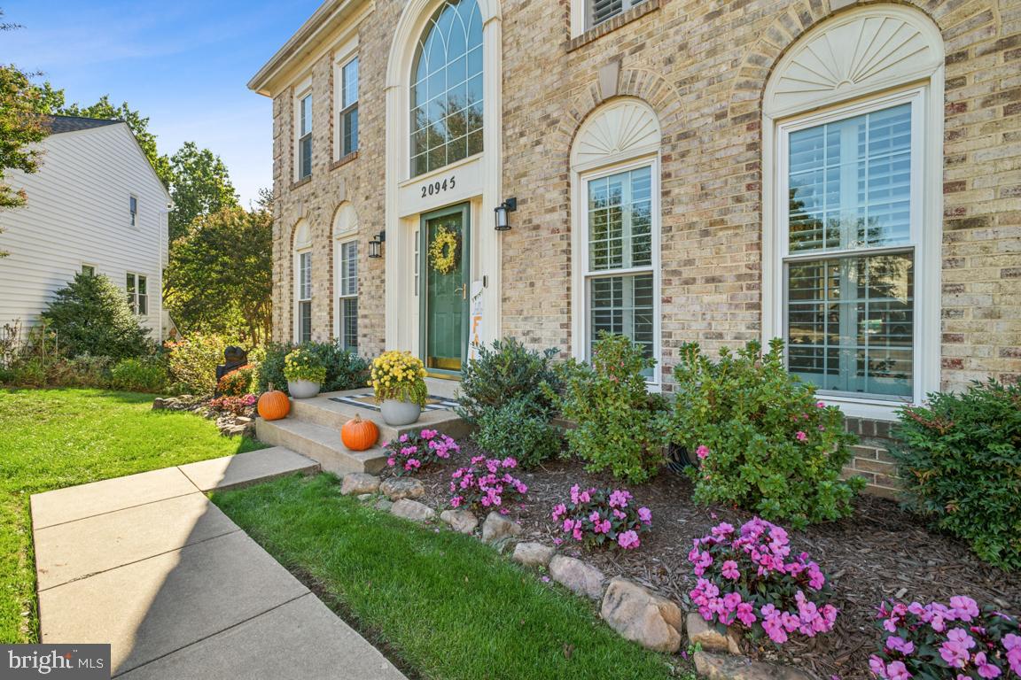 20945 RUBLES MILL CT, ASHBURN, Virginia 20147, 4 Bedrooms Bedrooms, ,3 BathroomsBathrooms,Residential,For sale,20945 RUBLES MILL CT,VALO2109242 MLS # VALO2109242