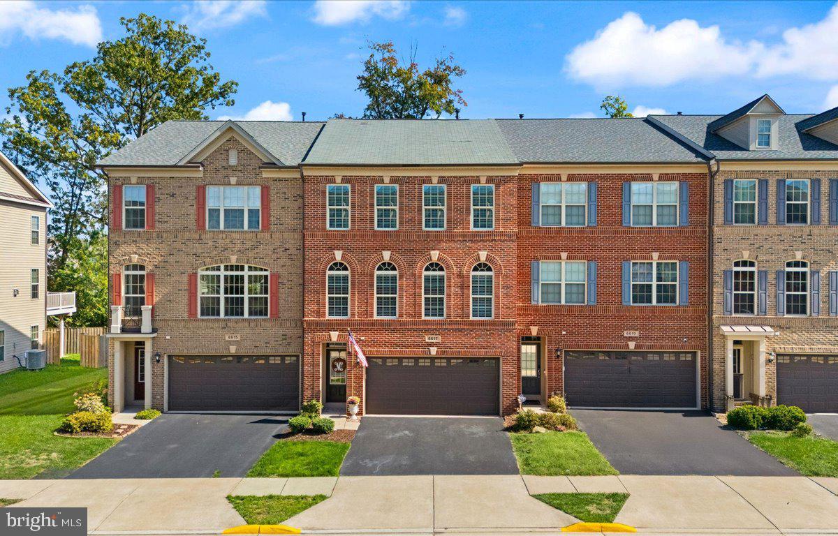 6617 BARTRAMS FOREST LN, HAYMARKET, Virginia 20169, 3 Bedrooms Bedrooms, ,2 BathroomsBathrooms,Residential,For sale,6617 BARTRAMS FOREST LN,VAPW2106328 MLS # VAPW2106328