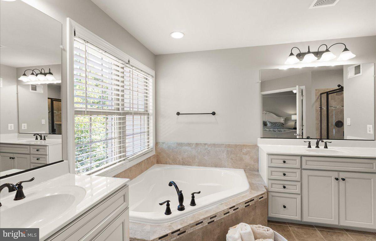 6617 BARTRAMS FOREST LN, HAYMARKET, Virginia 20169, 3 Bedrooms Bedrooms, ,2 BathroomsBathrooms,Residential,For sale,6617 BARTRAMS FOREST LN,VAPW2106328 MLS # VAPW2106328