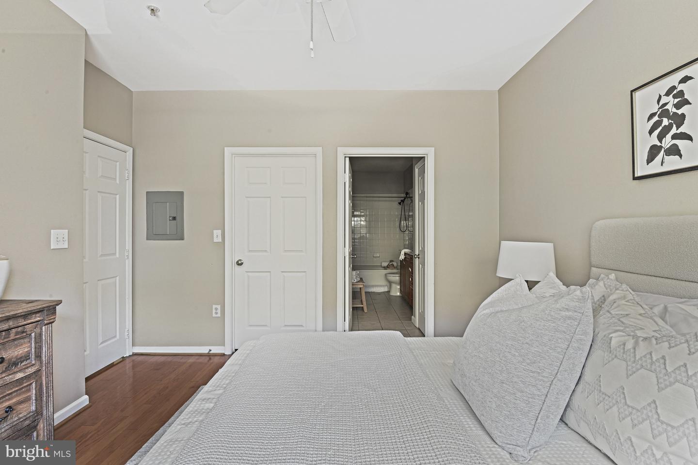 12945 CENTRE PARK CIR #208, HERNDON, Virginia 20171, 1 Bedroom Bedrooms, ,1 BathroomBathrooms,Residential,For sale,12945 CENTRE PARK CIR #208,VAFX2275230 MLS # VAFX2275230