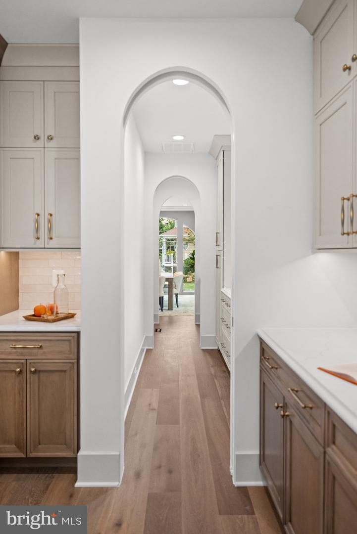 2133 N OAKLAND ST, ARLINGTON, Virginia 22207, 4 Bedrooms Bedrooms, ,4 BathroomsBathrooms,Residential,For sale,2133 N OAKLAND ST,VAAR2065150 MLS # VAAR2065150