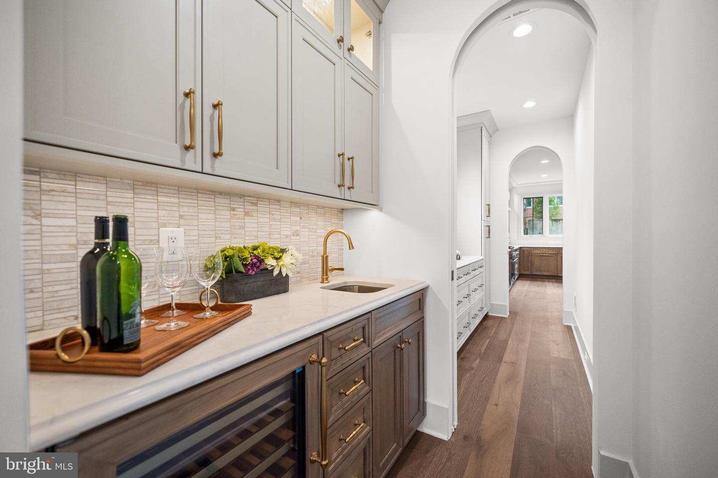 2133 N OAKLAND ST, ARLINGTON, Virginia 22207, 4 Bedrooms Bedrooms, ,4 BathroomsBathrooms,Residential,For sale,2133 N OAKLAND ST,VAAR2065150 MLS # VAAR2065150