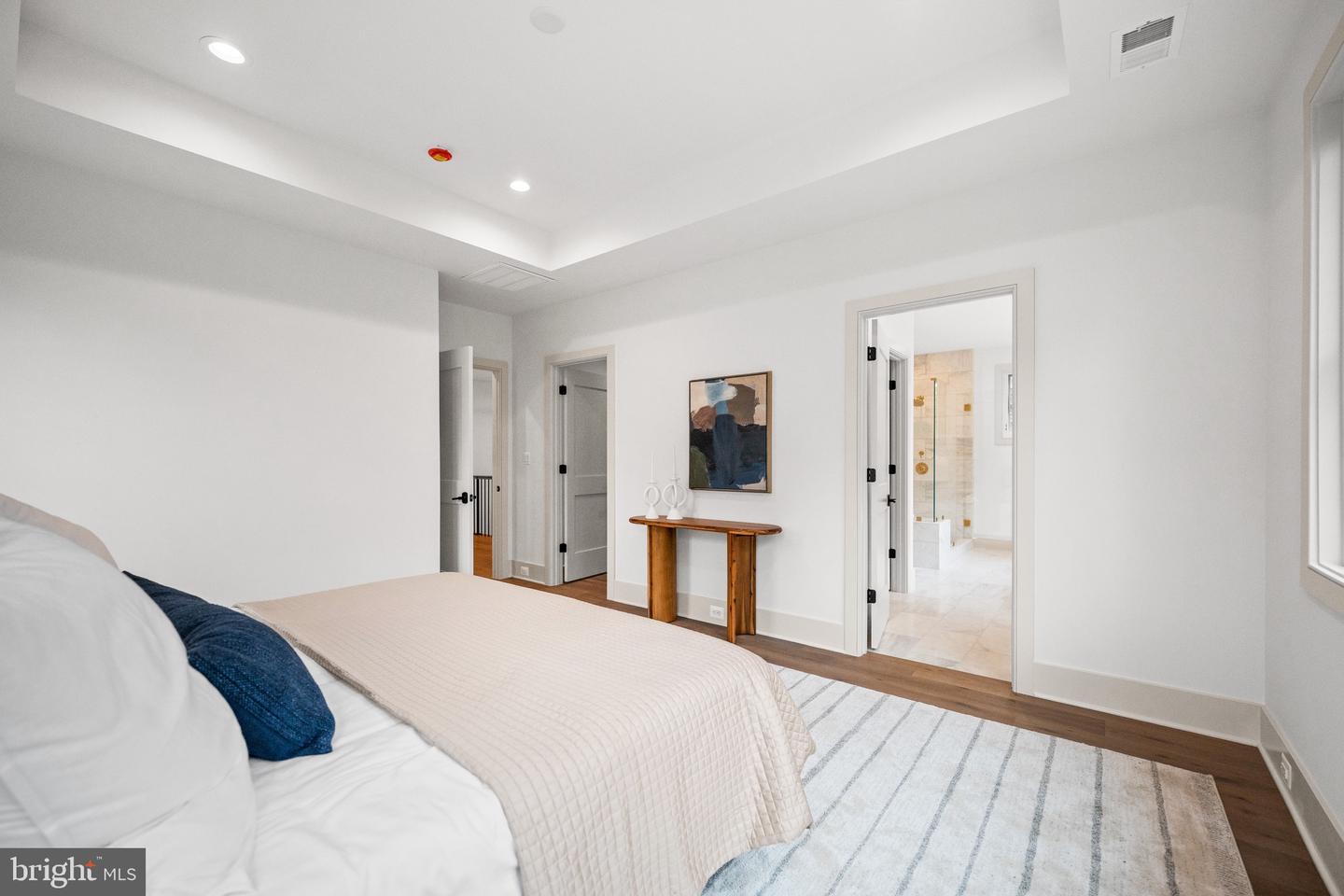 2133 N OAKLAND ST, ARLINGTON, Virginia 22207, 4 Bedrooms Bedrooms, ,4 BathroomsBathrooms,Residential,For sale,2133 N OAKLAND ST,VAAR2065150 MLS # VAAR2065150