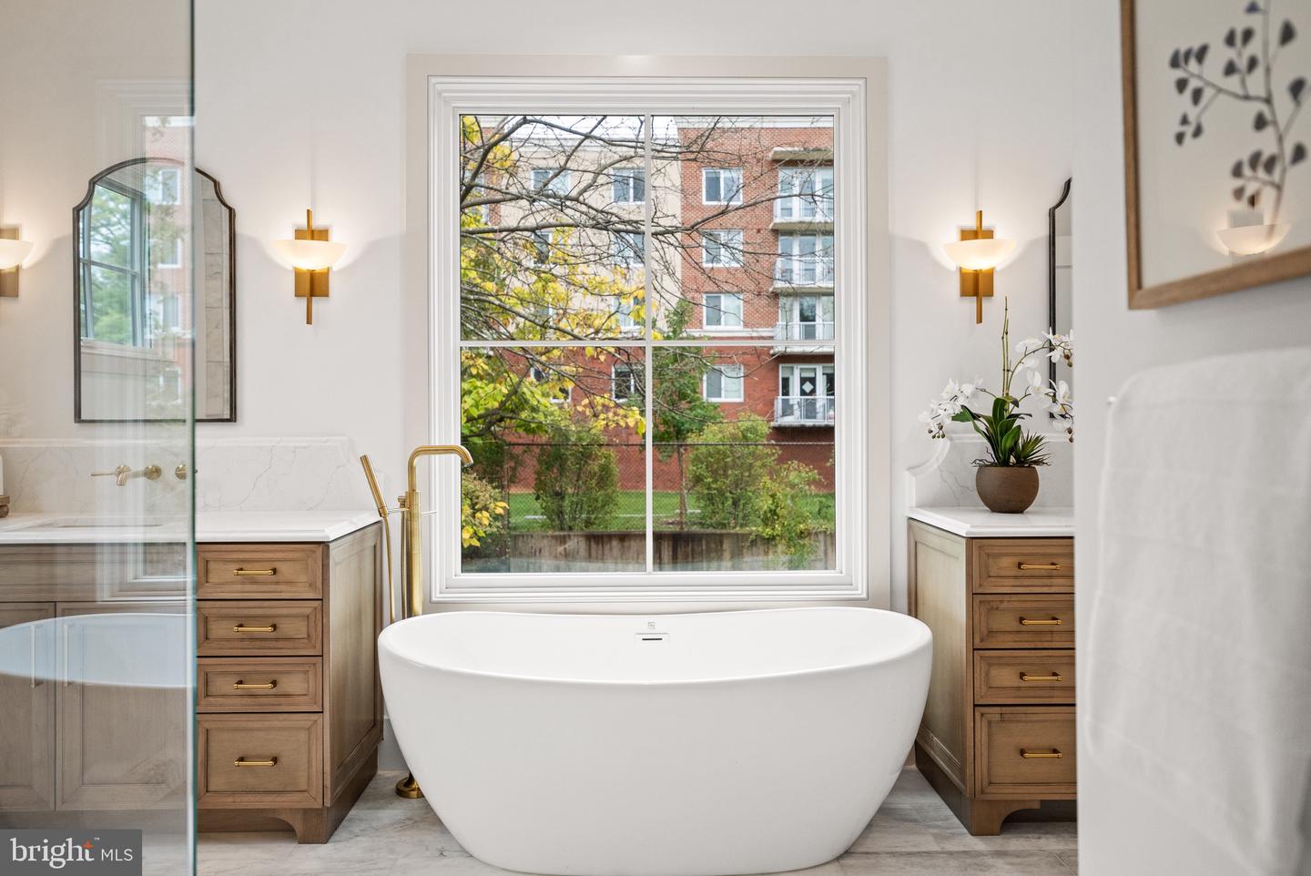 2133 N OAKLAND ST, ARLINGTON, Virginia 22207, 4 Bedrooms Bedrooms, ,4 BathroomsBathrooms,Residential,For sale,2133 N OAKLAND ST,VAAR2065150 MLS # VAAR2065150