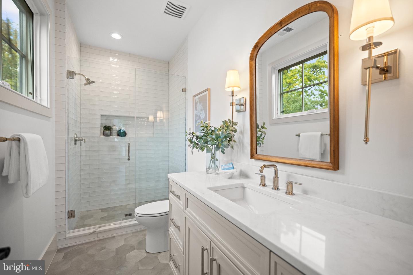 2133 N OAKLAND ST, ARLINGTON, Virginia 22207, 4 Bedrooms Bedrooms, ,4 BathroomsBathrooms,Residential,For sale,2133 N OAKLAND ST,VAAR2065150 MLS # VAAR2065150