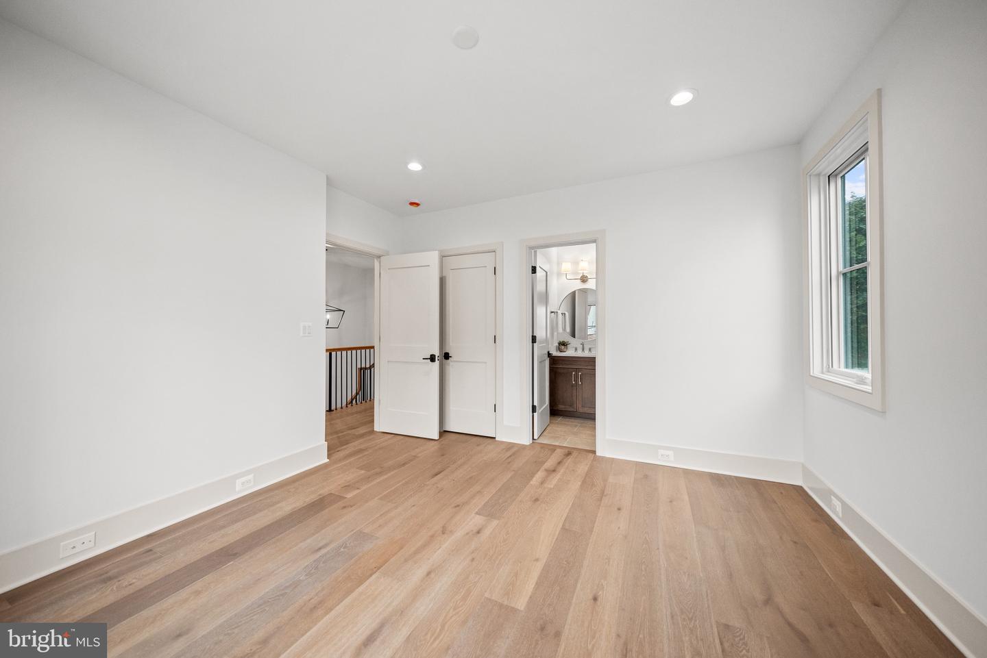 2133 N OAKLAND ST, ARLINGTON, Virginia 22207, 4 Bedrooms Bedrooms, ,4 BathroomsBathrooms,Residential,For sale,2133 N OAKLAND ST,VAAR2065150 MLS # VAAR2065150