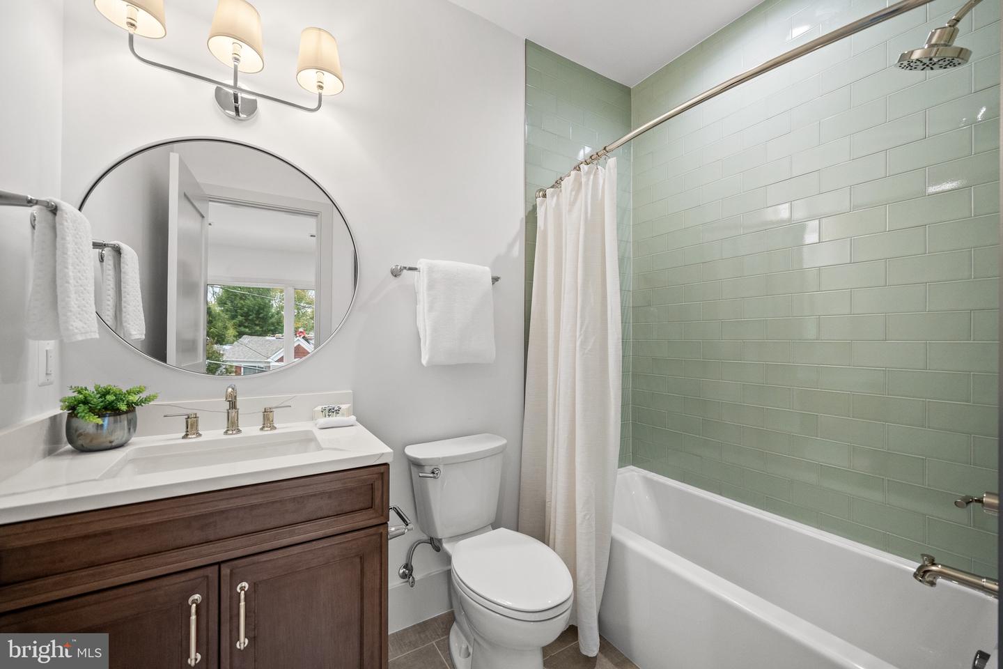 2133 N OAKLAND ST, ARLINGTON, Virginia 22207, 4 Bedrooms Bedrooms, ,4 BathroomsBathrooms,Residential,For sale,2133 N OAKLAND ST,VAAR2065150 MLS # VAAR2065150