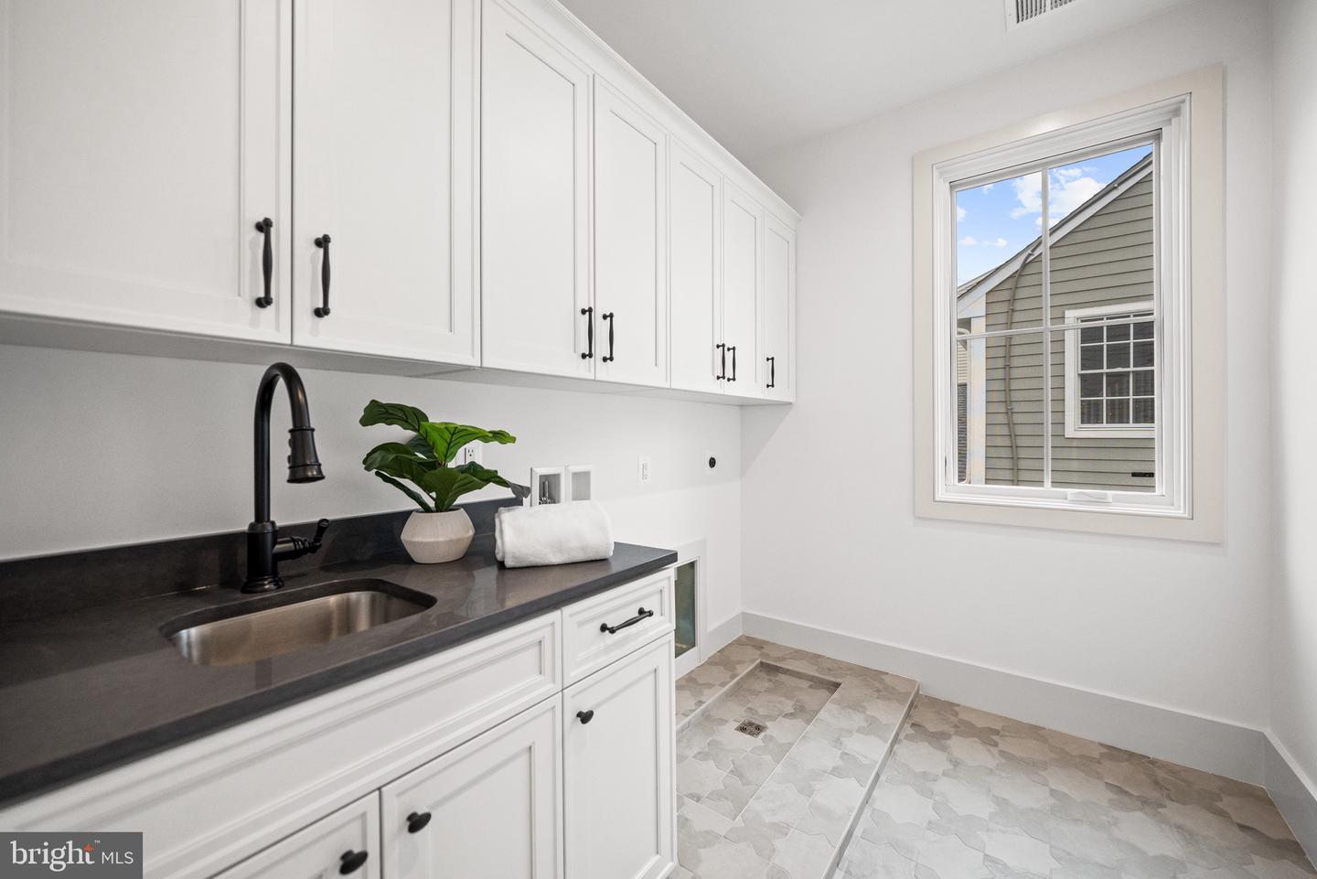 2133 N OAKLAND ST, ARLINGTON, Virginia 22207, 4 Bedrooms Bedrooms, ,4 BathroomsBathrooms,Residential,For sale,2133 N OAKLAND ST,VAAR2065150 MLS # VAAR2065150