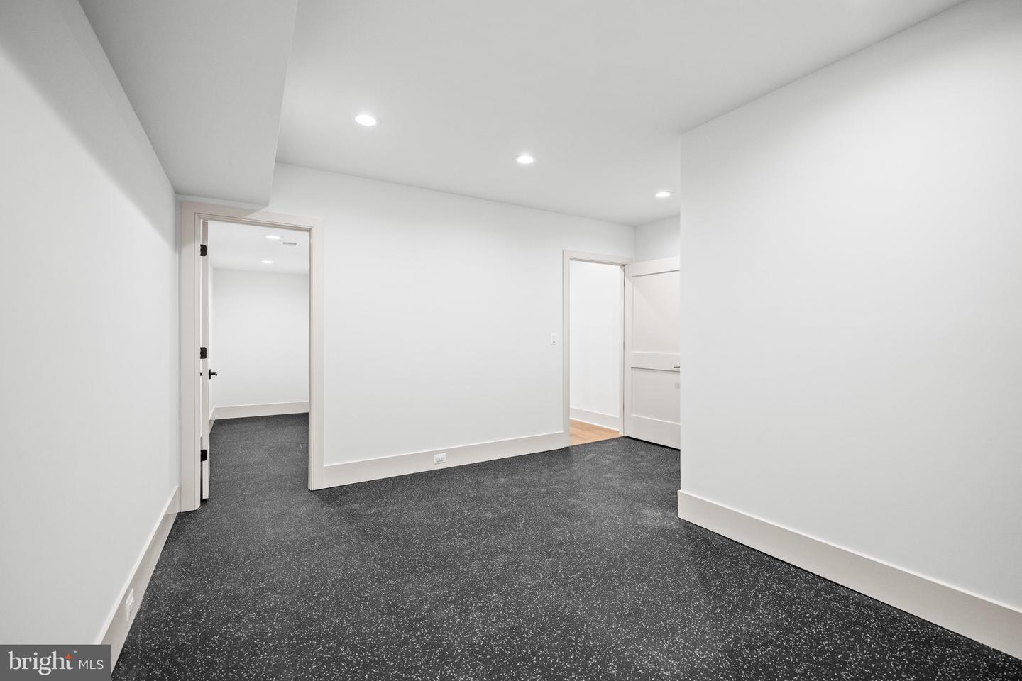 2133 N OAKLAND ST, ARLINGTON, Virginia 22207, 4 Bedrooms Bedrooms, ,4 BathroomsBathrooms,Residential,For sale,2133 N OAKLAND ST,VAAR2065150 MLS # VAAR2065150