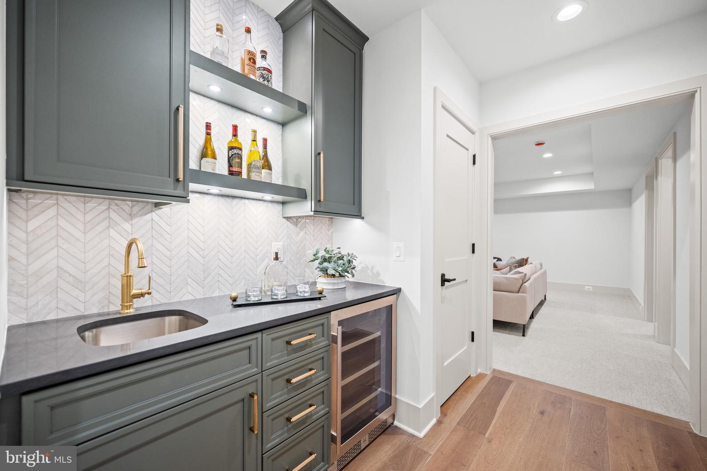 2133 N OAKLAND ST, ARLINGTON, Virginia 22207, 4 Bedrooms Bedrooms, ,4 BathroomsBathrooms,Residential,For sale,2133 N OAKLAND ST,VAAR2065150 MLS # VAAR2065150