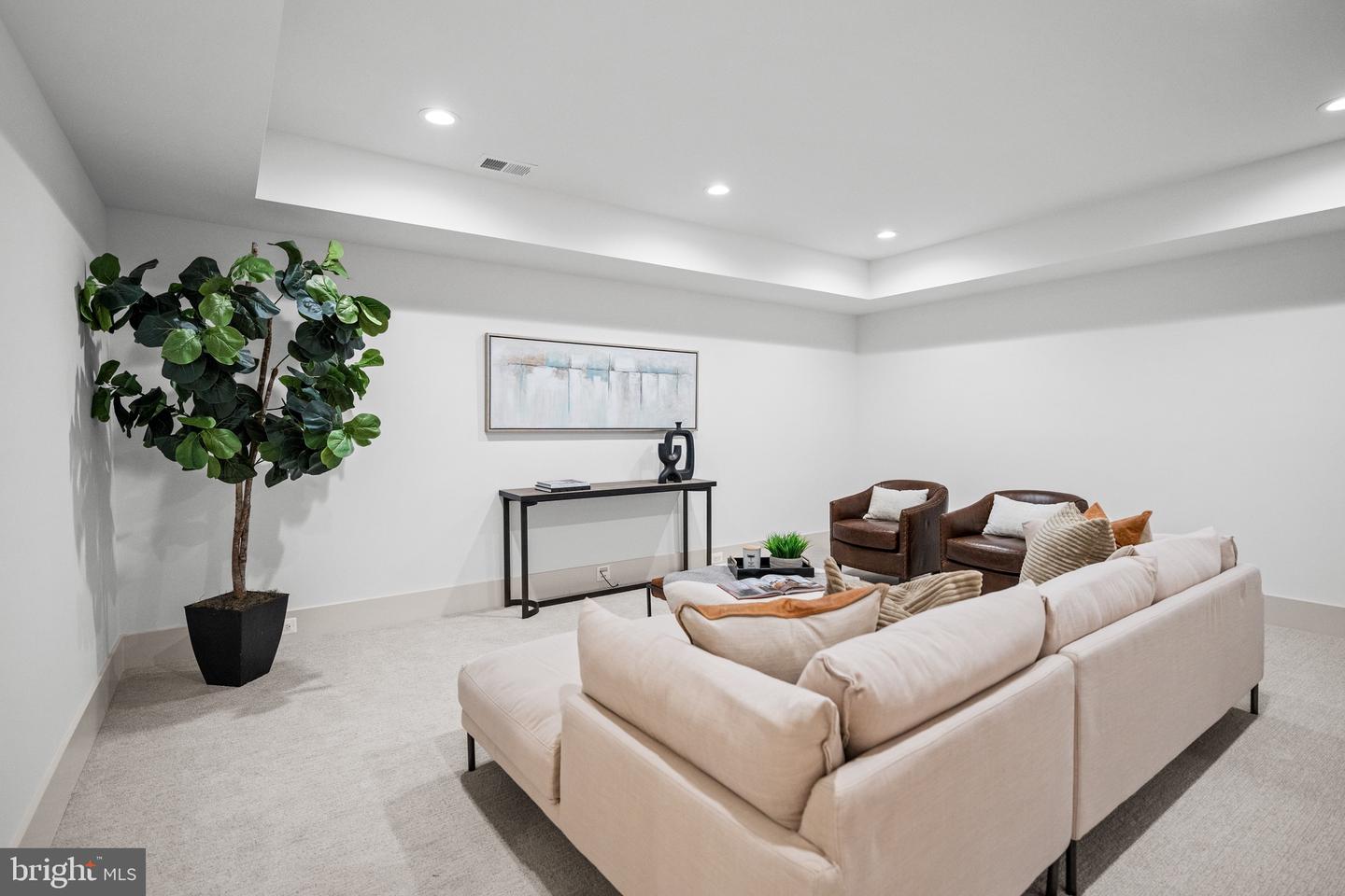 2133 N OAKLAND ST, ARLINGTON, Virginia 22207, 4 Bedrooms Bedrooms, ,4 BathroomsBathrooms,Residential,For sale,2133 N OAKLAND ST,VAAR2065150 MLS # VAAR2065150