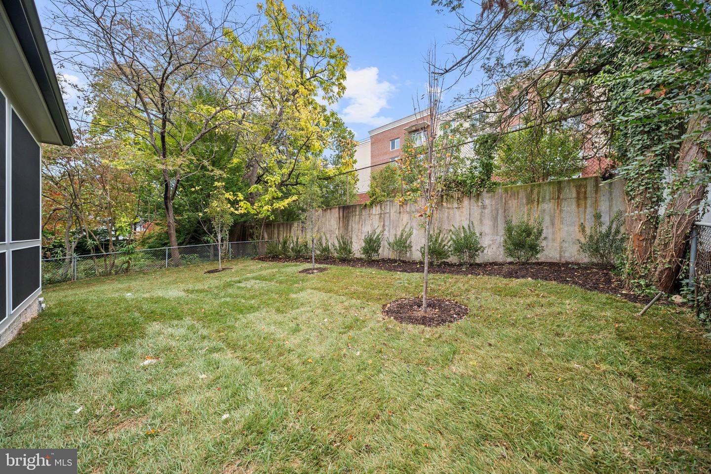 2133 N OAKLAND ST, ARLINGTON, Virginia 22207, 4 Bedrooms Bedrooms, ,4 BathroomsBathrooms,Residential,For sale,2133 N OAKLAND ST,VAAR2065150 MLS # VAAR2065150