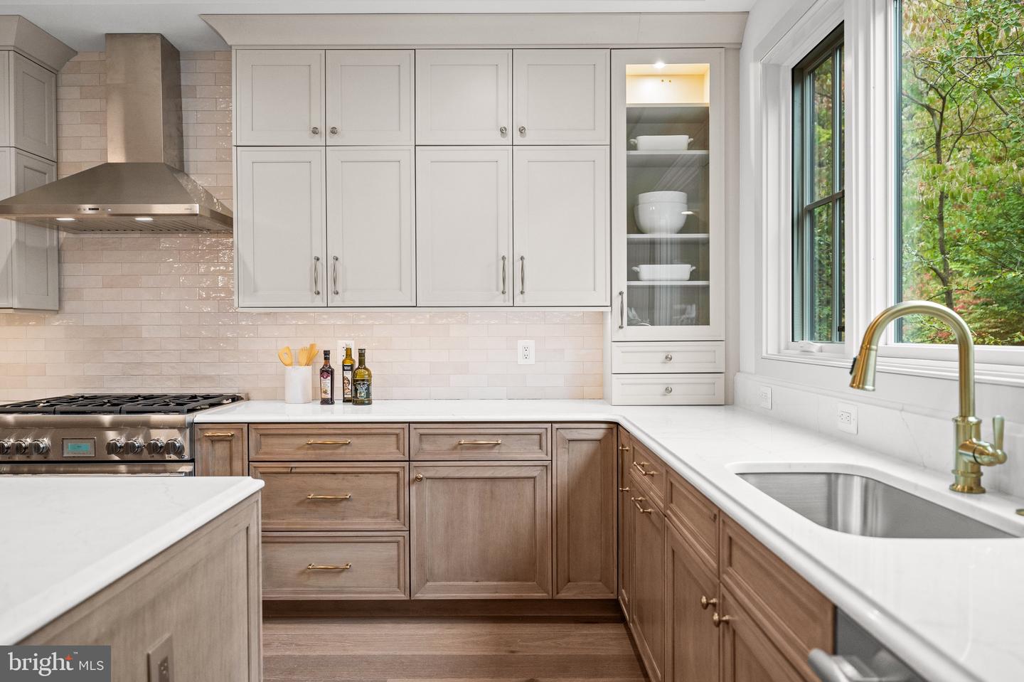2133 N OAKLAND ST, ARLINGTON, Virginia 22207, 4 Bedrooms Bedrooms, ,4 BathroomsBathrooms,Residential,For sale,2133 N OAKLAND ST,VAAR2065150 MLS # VAAR2065150