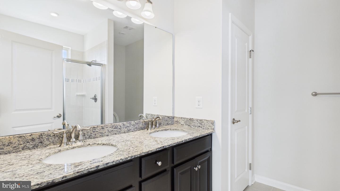 8909 FOXWAY RIDGE LN, MANASSAS, Virginia 20110, 4 Bedrooms Bedrooms, ,3 BathroomsBathrooms,Residential,For sale,8909 FOXWAY RIDGE LN,VAPW2106338 MLS # VAPW2106338