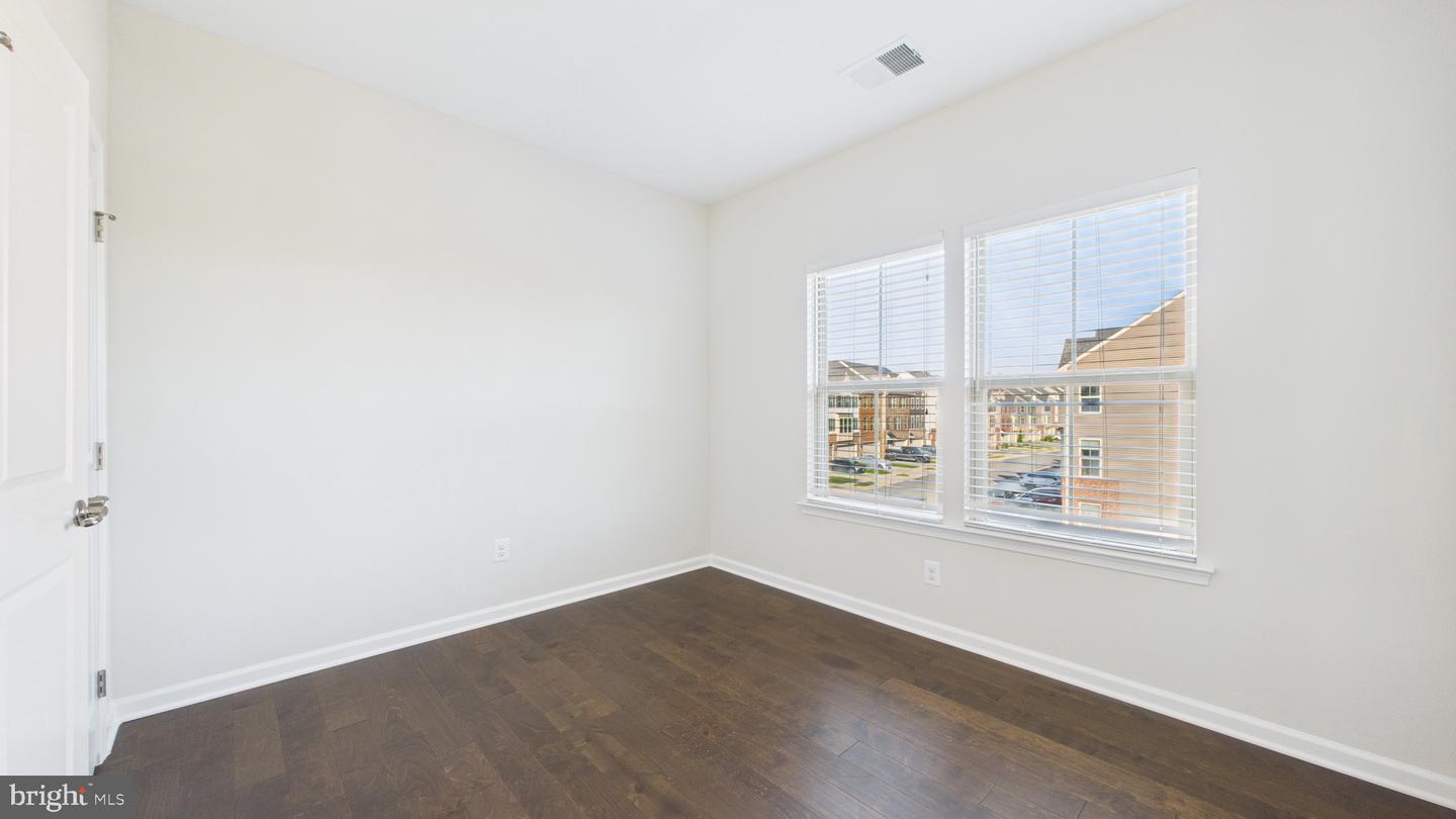 8909 FOXWAY RIDGE LN, MANASSAS, Virginia 20110, 4 Bedrooms Bedrooms, ,3 BathroomsBathrooms,Residential,For sale,8909 FOXWAY RIDGE LN,VAPW2106338 MLS # VAPW2106338