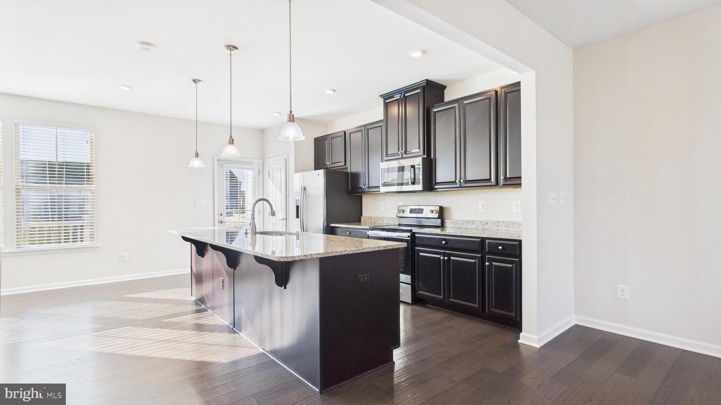 8909 FOXWAY RIDGE LN, MANASSAS, Virginia 20110, 4 Bedrooms Bedrooms, ,3 BathroomsBathrooms,Residential,For sale,8909 FOXWAY RIDGE LN,VAPW2106338 MLS # VAPW2106338