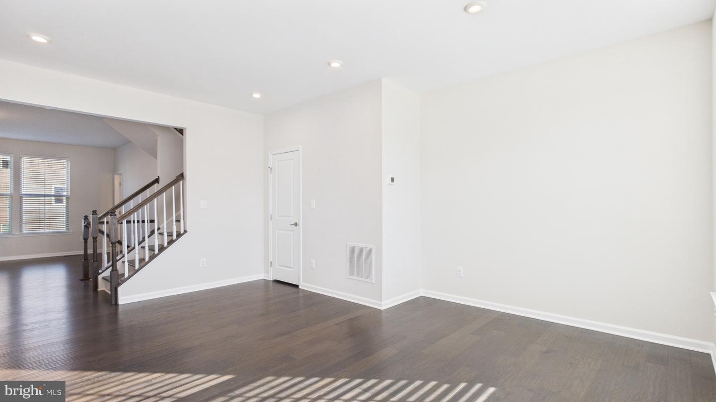 8909 FOXWAY RIDGE LN, MANASSAS, Virginia 20110, 4 Bedrooms Bedrooms, ,3 BathroomsBathrooms,Residential,For sale,8909 FOXWAY RIDGE LN,VAPW2106338 MLS # VAPW2106338