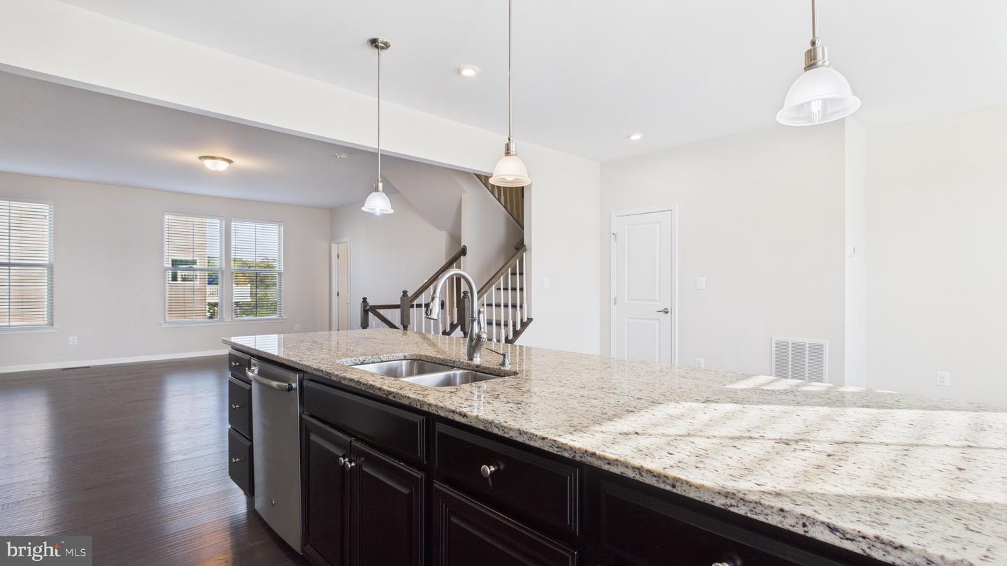 8909 FOXWAY RIDGE LN, MANASSAS, Virginia 20110, 4 Bedrooms Bedrooms, ,3 BathroomsBathrooms,Residential,For sale,8909 FOXWAY RIDGE LN,VAPW2106338 MLS # VAPW2106338