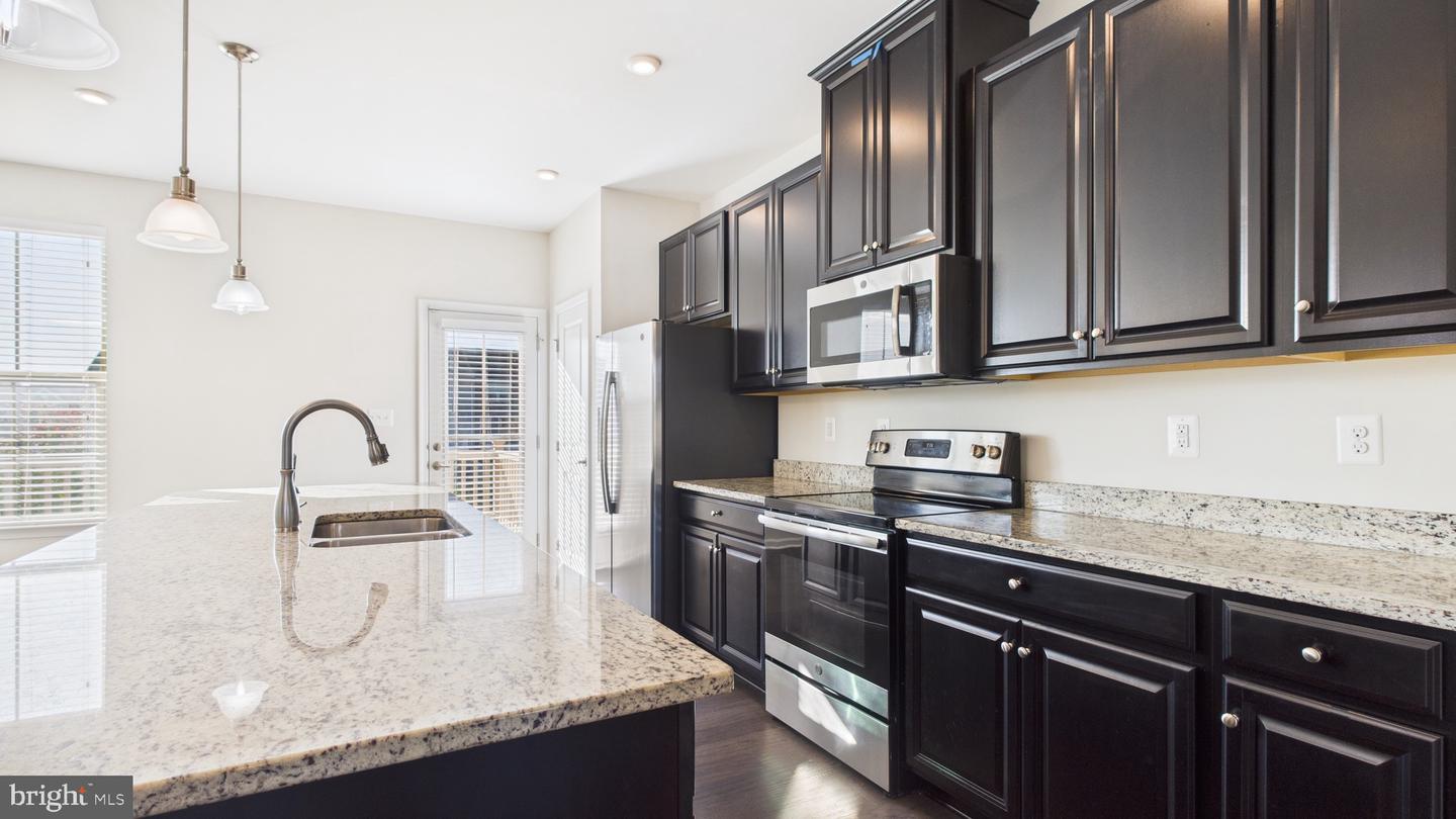8909 FOXWAY RIDGE LN, MANASSAS, Virginia 20110, 4 Bedrooms Bedrooms, ,3 BathroomsBathrooms,Residential,For sale,8909 FOXWAY RIDGE LN,VAPW2106338 MLS # VAPW2106338