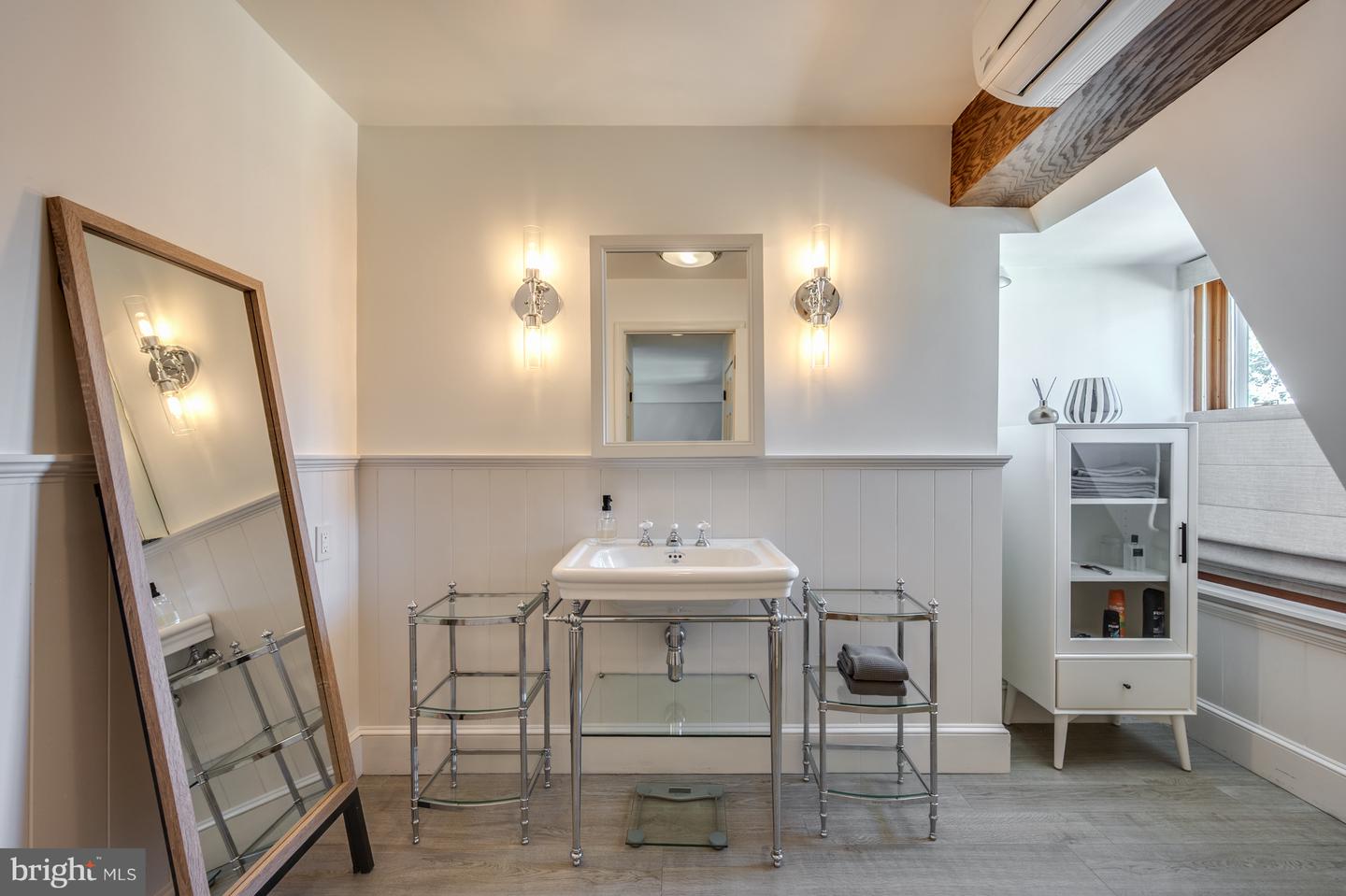 411 S COLUMBUS ST #8, ALEXANDRIA, Virginia 22314, 1 Bedroom Bedrooms, ,1 BathroomBathrooms,Residential,For sale,411 S COLUMBUS ST #8,VAAX2051006 MLS # VAAX2051006