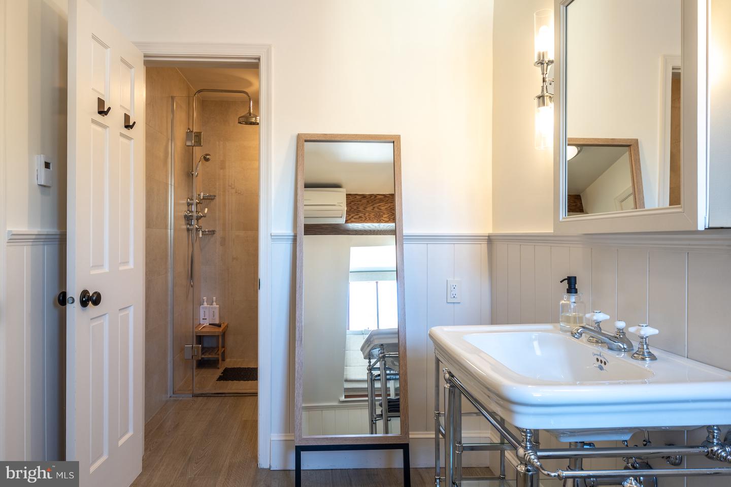 411 S COLUMBUS ST #8, ALEXANDRIA, Virginia 22314, 1 Bedroom Bedrooms, ,1 BathroomBathrooms,Residential,For sale,411 S COLUMBUS ST #8,VAAX2051006 MLS # VAAX2051006