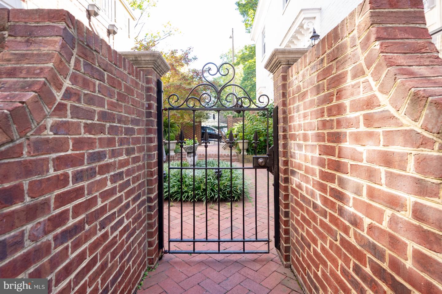 411 S COLUMBUS ST #8, ALEXANDRIA, Virginia 22314, 1 Bedroom Bedrooms, ,1 BathroomBathrooms,Residential,For sale,411 S COLUMBUS ST #8,VAAX2051006 MLS # VAAX2051006