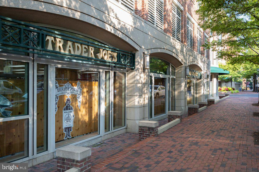 411 S COLUMBUS ST #8, ALEXANDRIA, Virginia 22314, 1 Bedroom Bedrooms, ,1 BathroomBathrooms,Residential,For sale,411 S COLUMBUS ST #8,VAAX2051006 MLS # VAAX2051006