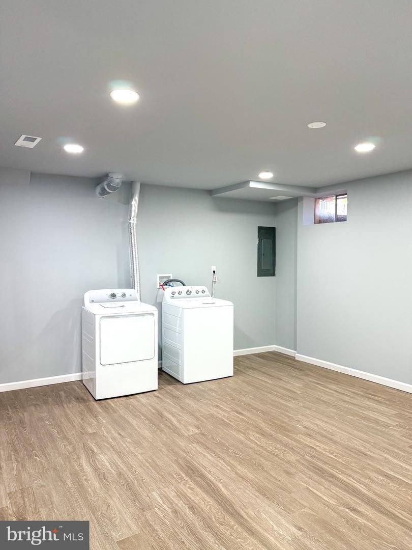 9274 BAYBERRY AVE, MANASSAS, Virginia 20110, 4 Bedrooms Bedrooms, ,3 BathroomsBathrooms,Residential,For sale,9274 BAYBERRY AVE,VAMN2009528 MLS # VAMN2009528