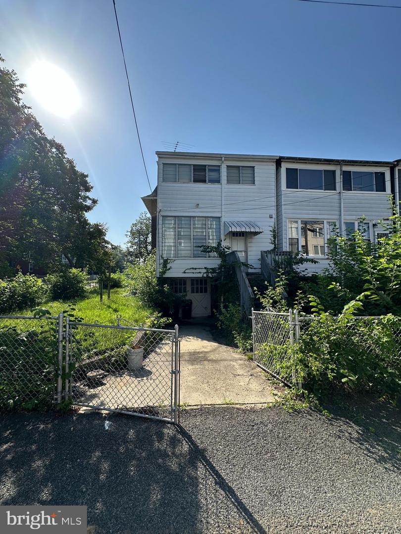 1122 HOLBROOK ST NE, WASHINGTON, District Of Columbia 20002, 3 Bedrooms Bedrooms, ,1 BathroomBathrooms,Residential,For sale,1122 HOLBROOK ST NE,DCDC2227924 MLS # DCDC2227924