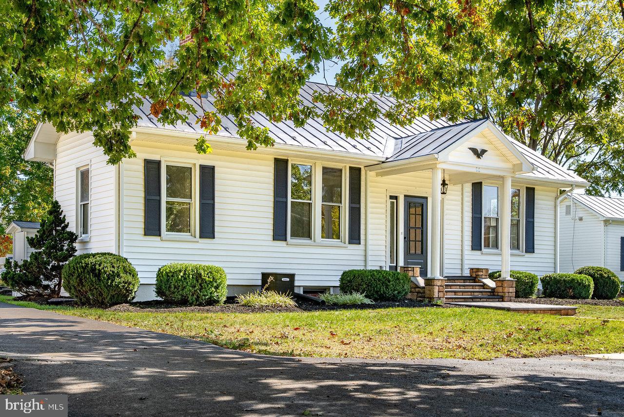 96 PARK AVE, GROTTOES, Virginia 24441, 3 Bedrooms Bedrooms, ,1 BathroomBathrooms,Residential,For sale,96 PARK AVE,VARO2002650 MLS # VARO2002650