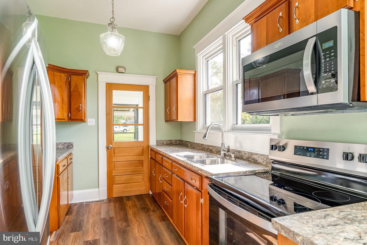 96 PARK AVE, GROTTOES, Virginia 24441, 3 Bedrooms Bedrooms, ,1 BathroomBathrooms,Residential,For sale,96 PARK AVE,VARO2002650 MLS # VARO2002650