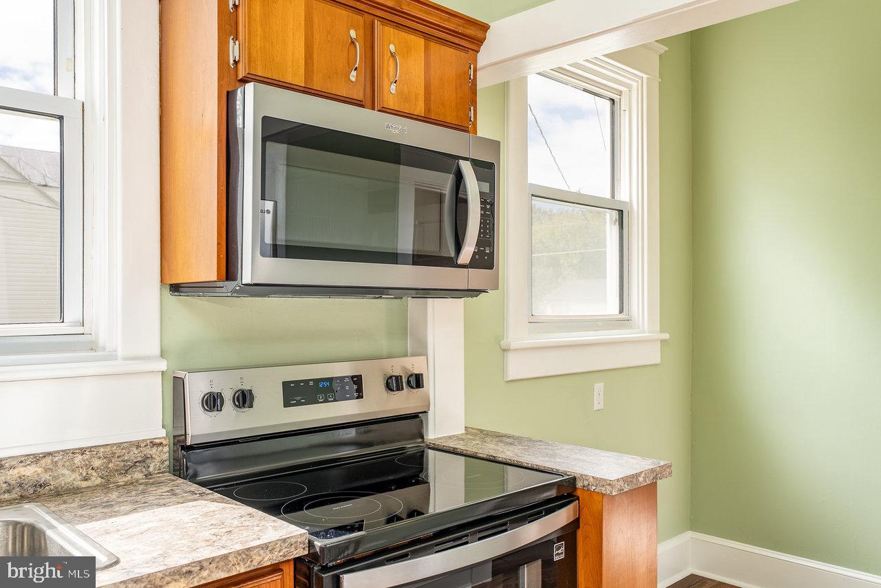 96 PARK AVE, GROTTOES, Virginia 24441, 3 Bedrooms Bedrooms, ,1 BathroomBathrooms,Residential,For sale,96 PARK AVE,VARO2002650 MLS # VARO2002650
