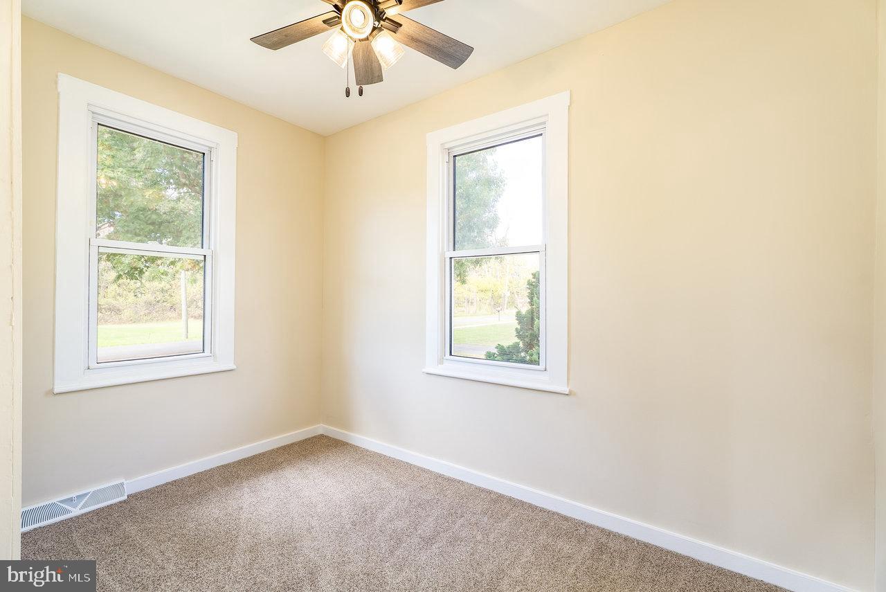 96 PARK AVE, GROTTOES, Virginia 24441, 3 Bedrooms Bedrooms, ,1 BathroomBathrooms,Residential,For sale,96 PARK AVE,VARO2002650 MLS # VARO2002650