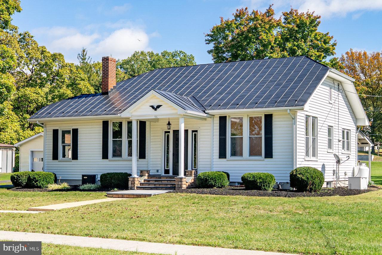 96 PARK AVE, GROTTOES, Virginia 24441, 3 Bedrooms Bedrooms, ,1 BathroomBathrooms,Residential,For sale,96 PARK AVE,VARO2002650 MLS # VARO2002650