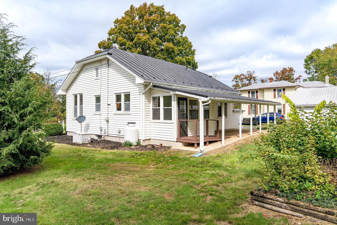 96 PARK AVE, GROTTOES, Virginia 24441, 3 Bedrooms Bedrooms, ,1 BathroomBathrooms,Residential,For sale,96 PARK AVE,VARO2002650 MLS # VARO2002650