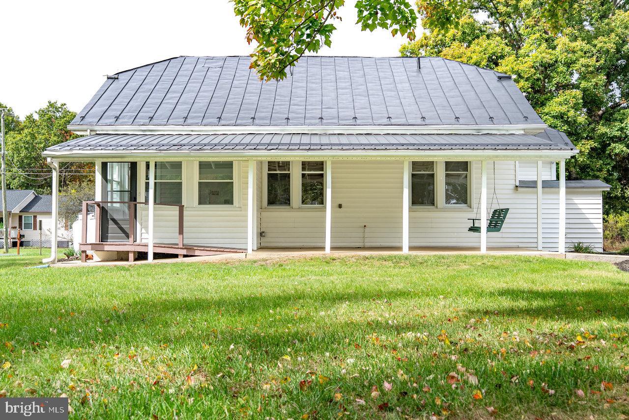 96 PARK AVE, GROTTOES, Virginia 24441, 3 Bedrooms Bedrooms, ,1 BathroomBathrooms,Residential,For sale,96 PARK AVE,VARO2002650 MLS # VARO2002650