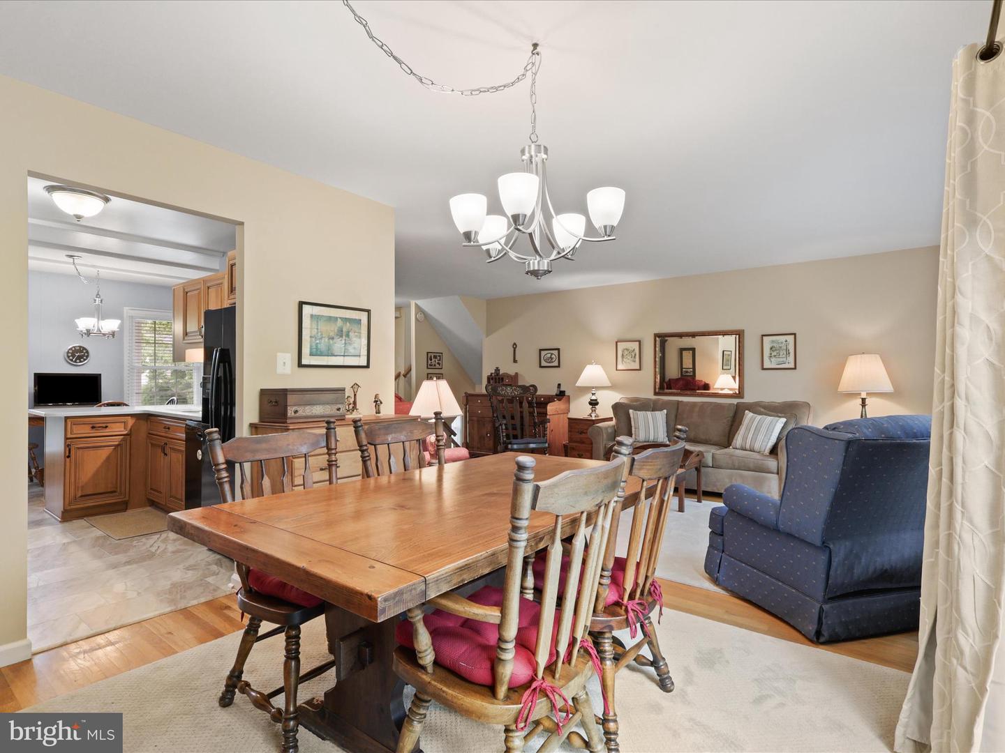 8112 BRIAR CREEK DR, ANNANDALE, Virginia 22003, 5 Bedrooms Bedrooms, 13 Rooms Rooms,2 BathroomsBathrooms,Residential,For sale,8112 BRIAR CREEK DR,VAFX2275278 MLS # VAFX2275278