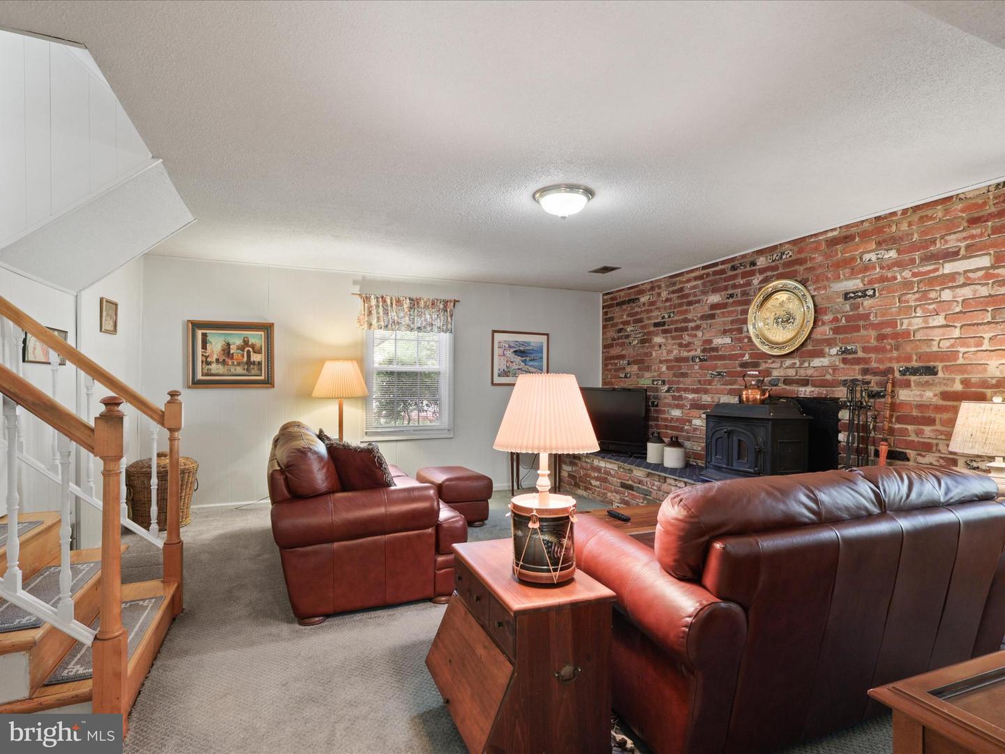 8112 BRIAR CREEK DR, ANNANDALE, Virginia 22003, 5 Bedrooms Bedrooms, 13 Rooms Rooms,2 BathroomsBathrooms,Residential,For sale,8112 BRIAR CREEK DR,VAFX2275278 MLS # VAFX2275278