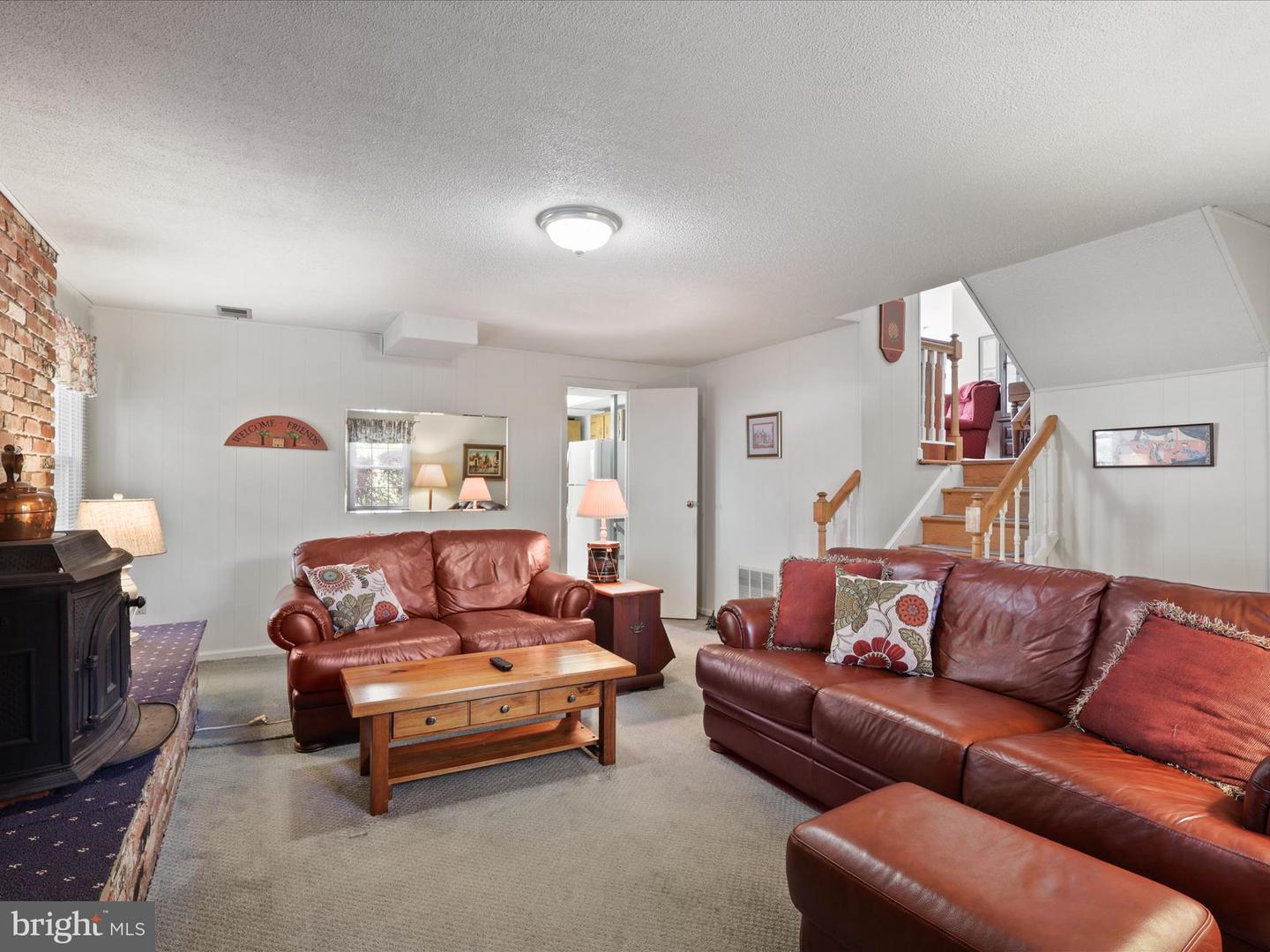 8112 BRIAR CREEK DR, ANNANDALE, Virginia 22003, 5 Bedrooms Bedrooms, 13 Rooms Rooms,2 BathroomsBathrooms,Residential,For sale,8112 BRIAR CREEK DR,VAFX2275278 MLS # VAFX2275278