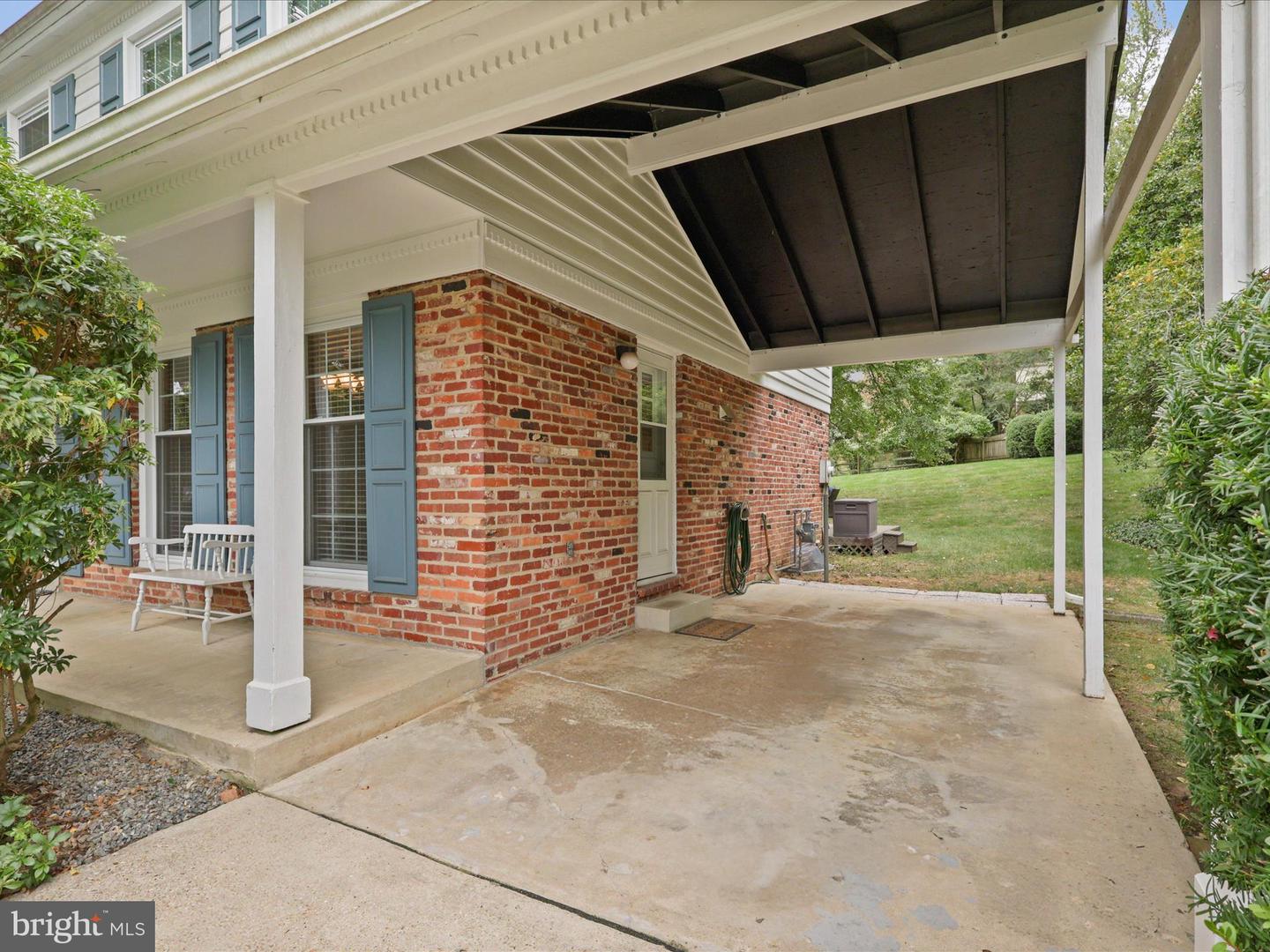 8112 BRIAR CREEK DR, ANNANDALE, Virginia 22003, 5 Bedrooms Bedrooms, 13 Rooms Rooms,2 BathroomsBathrooms,Residential,For sale,8112 BRIAR CREEK DR,VAFX2275278 MLS # VAFX2275278