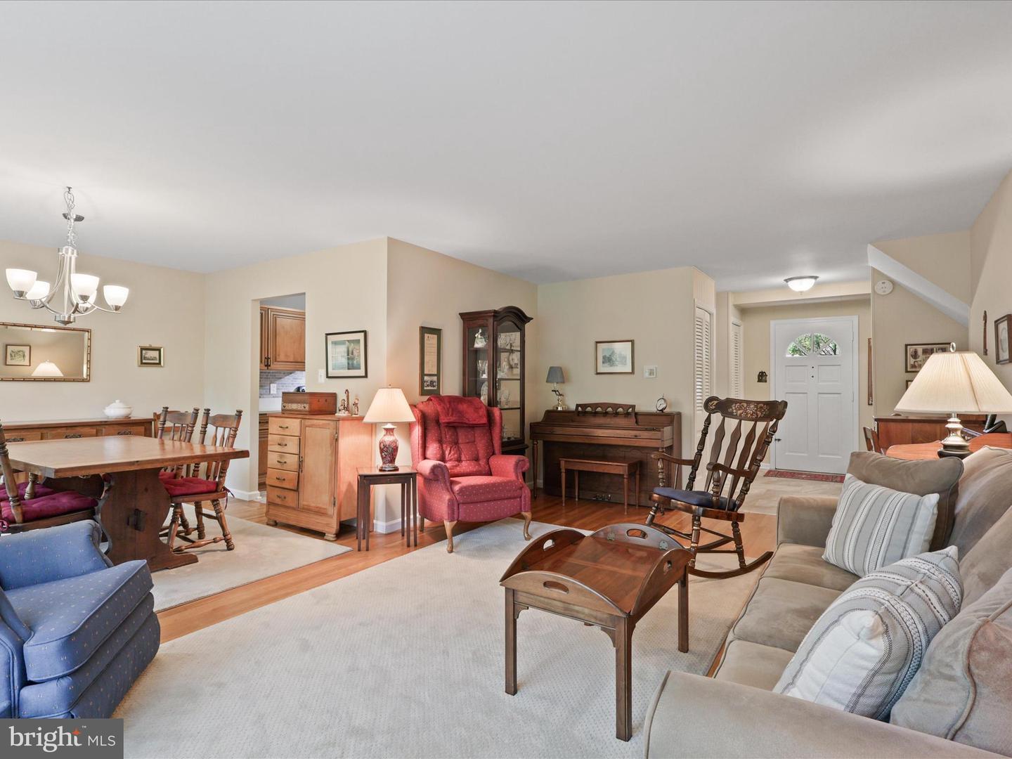 8112 BRIAR CREEK DR, ANNANDALE, Virginia 22003, 5 Bedrooms Bedrooms, 13 Rooms Rooms,2 BathroomsBathrooms,Residential,For sale,8112 BRIAR CREEK DR,VAFX2275278 MLS # VAFX2275278