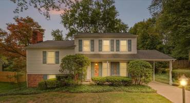 8112 BRIAR CREEK DR, ANNANDALE, Virginia 22003, 5 Bedrooms Bedrooms, 13 Rooms Rooms,2 BathroomsBathrooms,Residential,For sale,8112 BRIAR CREEK DR,VAFX2275278 MLS # VAFX2275278