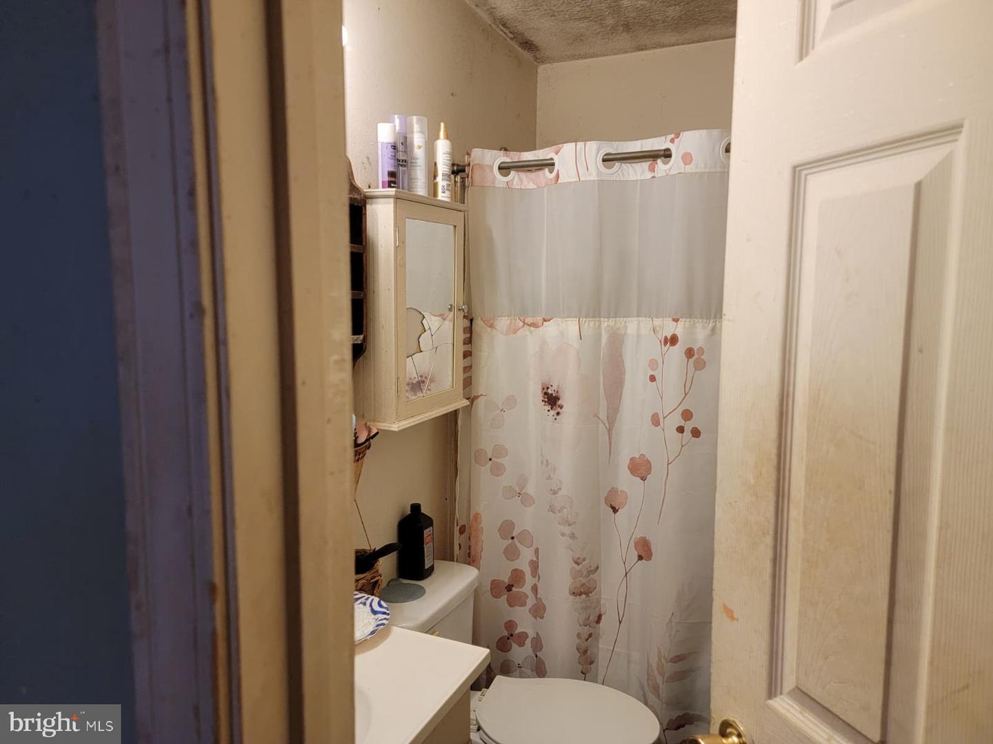 964 SOUTHLAND DR, MARTINSVILLE, Virginia 24112, 3 Bedrooms Bedrooms, 5 Rooms Rooms,1 BathroomBathrooms,Residential,For sale,964 SOUTHLAND DR,VAHE2000038 MLS # VAHE2000038