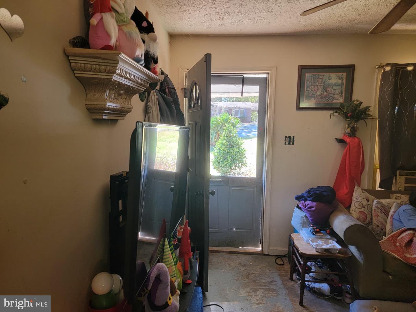 964 SOUTHLAND DR, MARTINSVILLE, Virginia 24112, 3 Bedrooms Bedrooms, 5 Rooms Rooms,1 BathroomBathrooms,Residential,For sale,964 SOUTHLAND DR,VAHE2000038 MLS # VAHE2000038