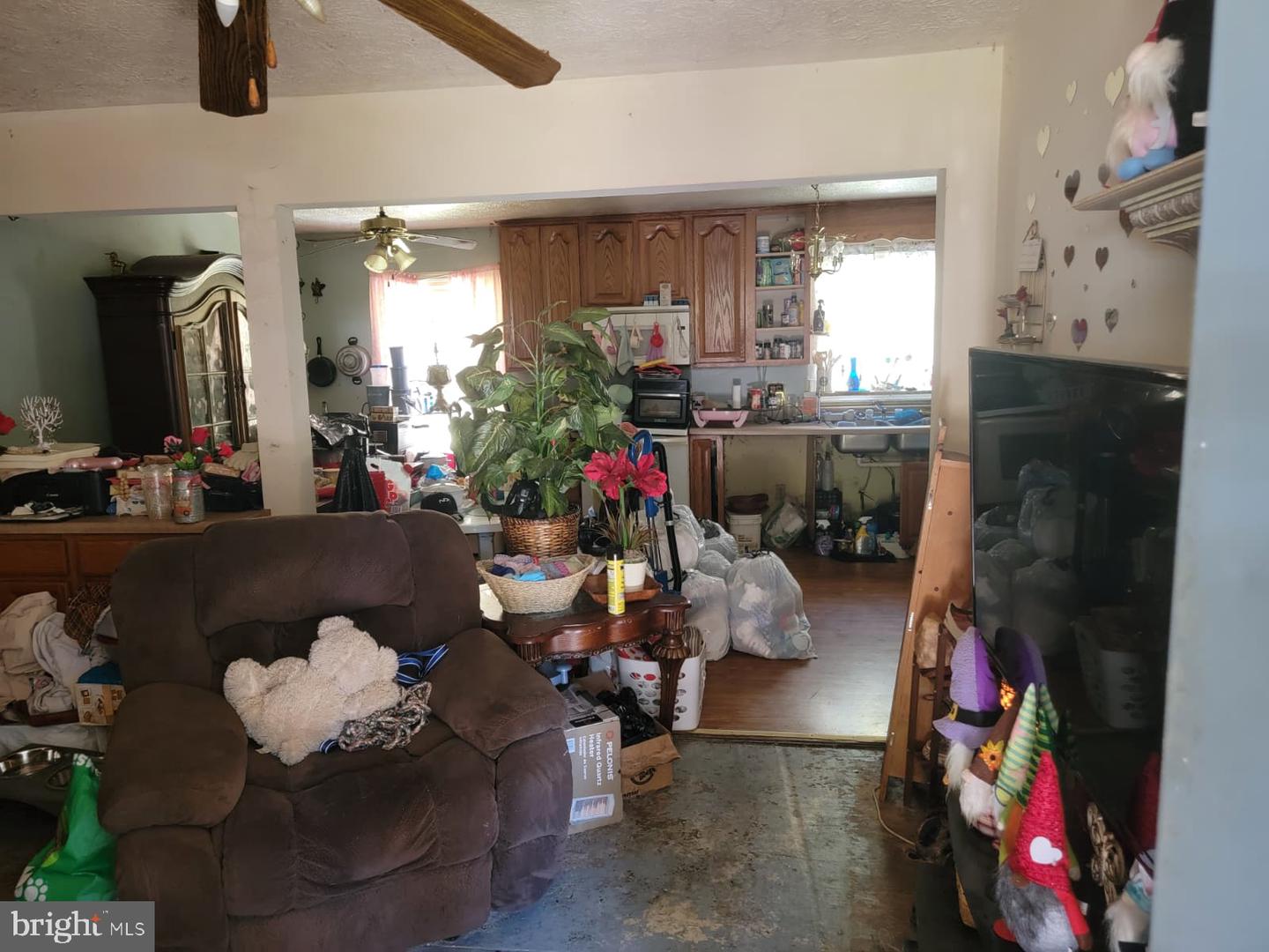 964 SOUTHLAND DR, MARTINSVILLE, Virginia 24112, 3 Bedrooms Bedrooms, 5 Rooms Rooms,1 BathroomBathrooms,Residential,For sale,964 SOUTHLAND DR,VAHE2000038 MLS # VAHE2000038